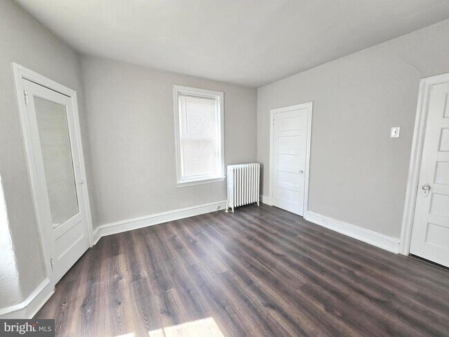 Building Photo - 925 S 59th St