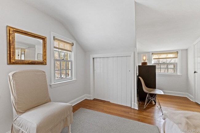 Building Photo - 8 S Bedford Rd