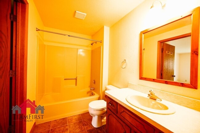 Building Photo - 488 S Good Hope Rd