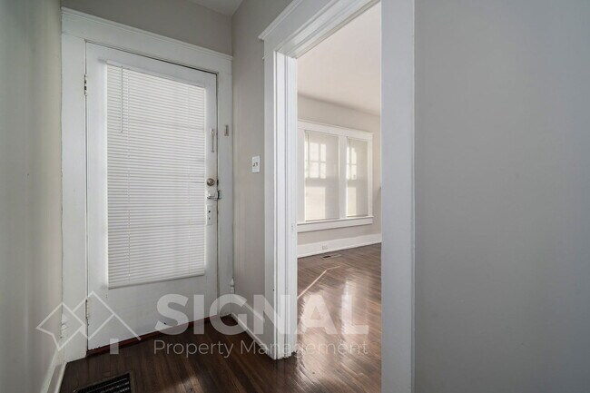 Building Photo - 1738 Damon St