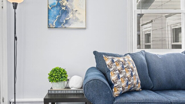 Building Photo - 206 N Dorset Ave