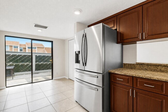 Building Photo - 202 Lakewood Dr
