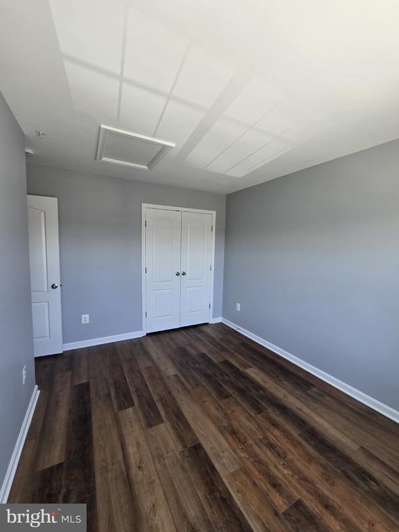 Building Photo - 7720 Village Park Dr