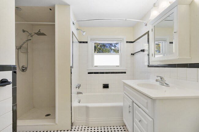 Building Photo - 27 Hermon St