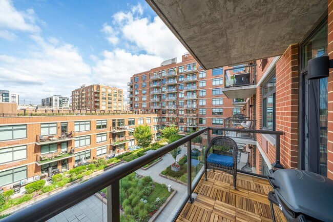 Building Photo - 1400 Hudson St