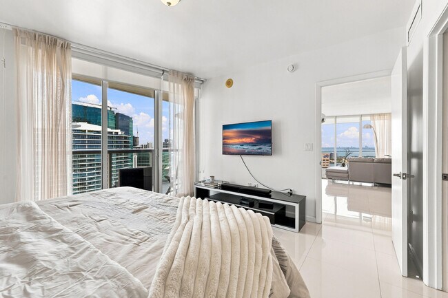 Building Photo - 465 Brickell Ave
