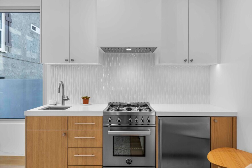 Building Photo - 2019 Highland Ave