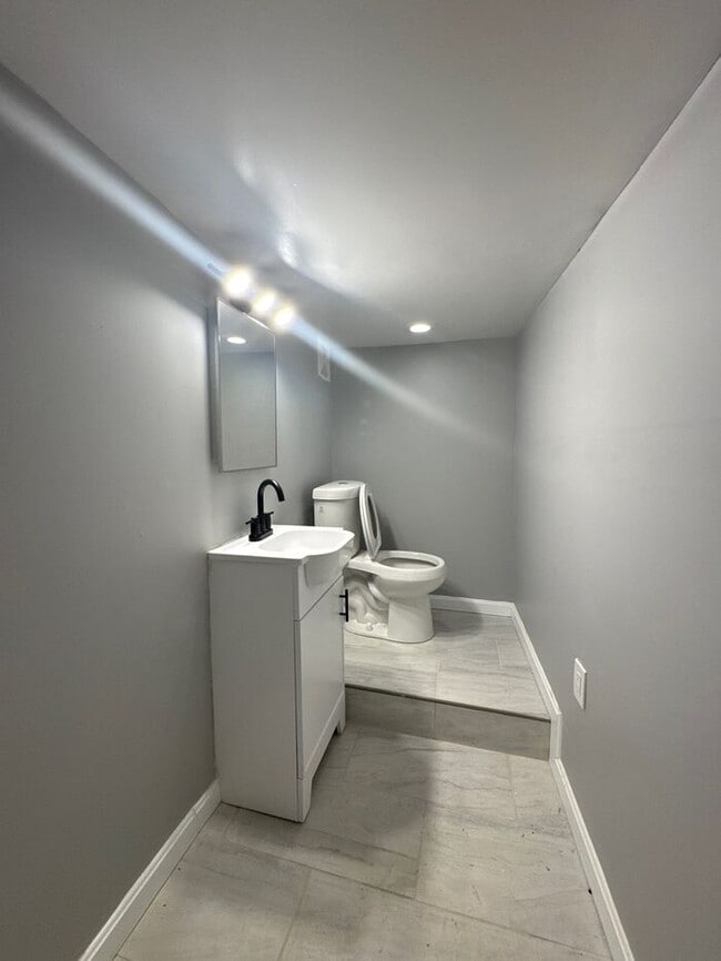 Building Photo - 3 Bedroom, 21206