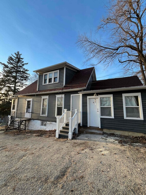 Building Photo - 393 Wellington Ave