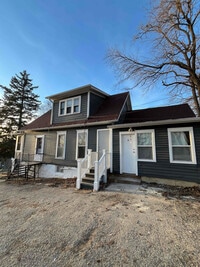 Building Photo - 393 Wellington Ave