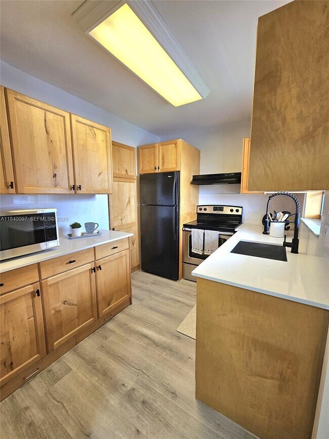 Building Photo - 1490 NW 43rd Ave