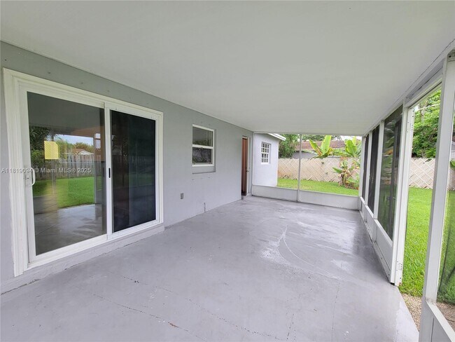 Building Photo - 1814 Oakmount Dr