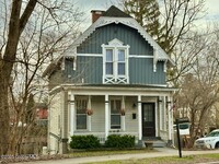 Building Photo - 98 Van Dam St