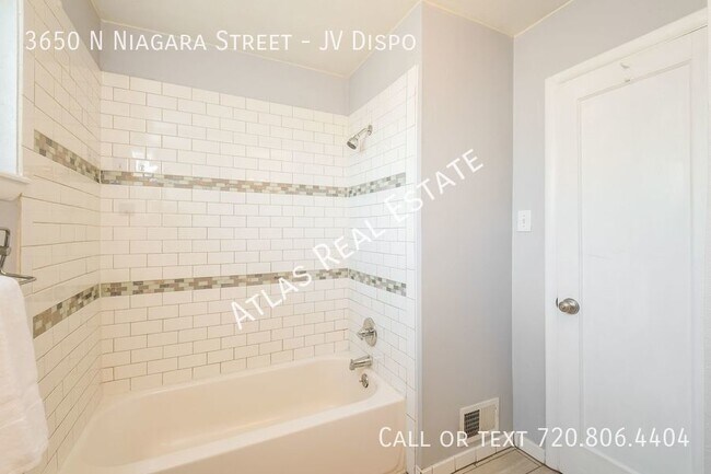 Building Photo - Desirable 4 bed /2 bath home in the middle...