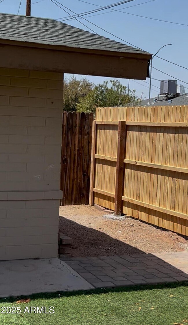 Building Photo - 2020 E Arbor Ave