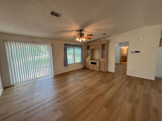Building Photo - 2 Bedroom / 2 Bath Mobile Home with Office/Flex Space – Suwannee County (16th Street)