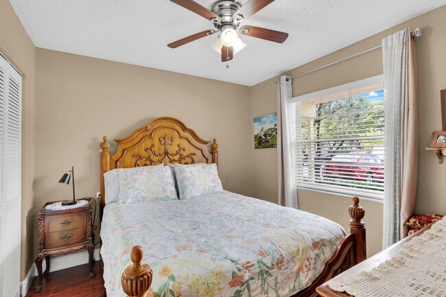 Building Photo - 2423 NW 89th Dr