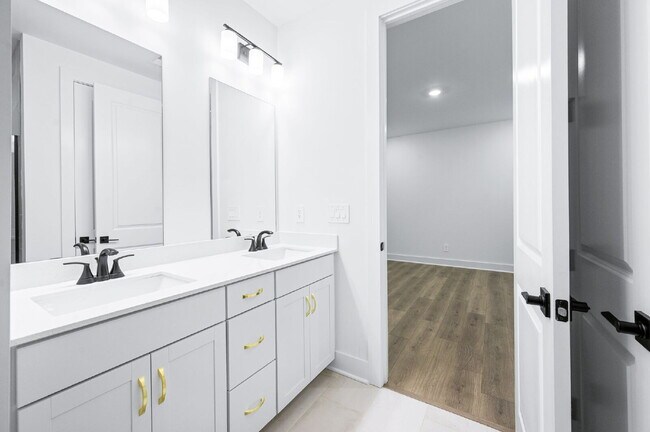 Building Photo - "Prime Location Opportunity: Secure Your Future on Poplar Farms Drive, Franklin, TN!" The interne...