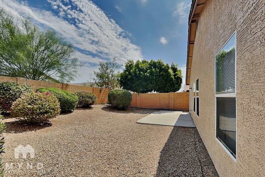 Building Photo - 22564 W Pima St