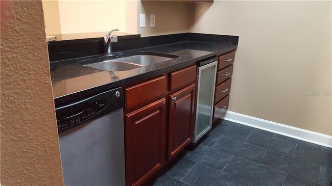 Building Photo - 2041 Dixie Belle Dr