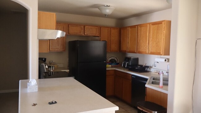 Building Photo - Furnished 3 Bedroom home