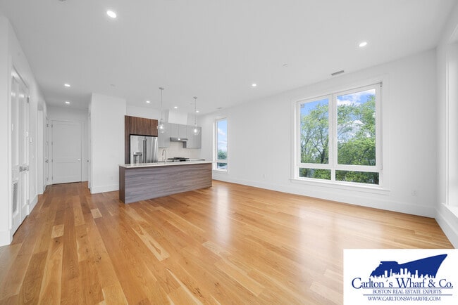 Building Photo - 218 Old Colony Ave