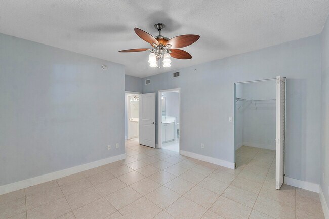 Building Photo - 5980 W Sample Rd