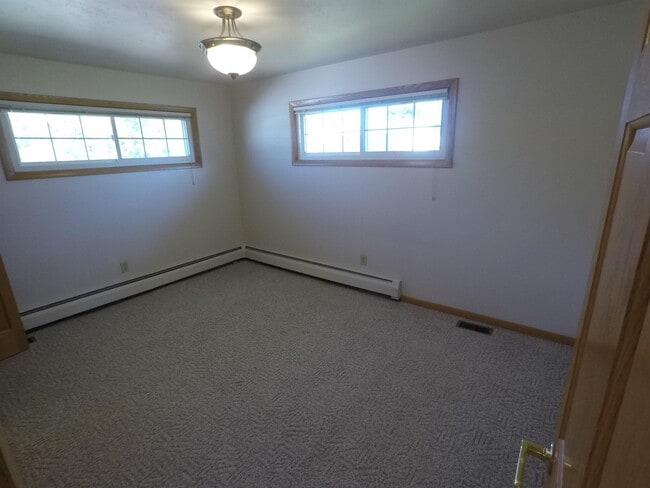 Building Photo - 3035 Martin Rd