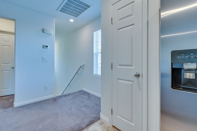 Building Photo - SE!!  Gated!! Community Pool!! Clubhouse!! Fitness Center!! Up Graded Appliances!!! 2 Car Garage!!