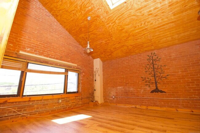 Building Photo - 325 Lafayette St