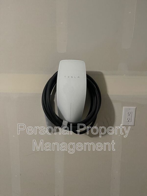 Building Photo - 5711 NE 74th Ct