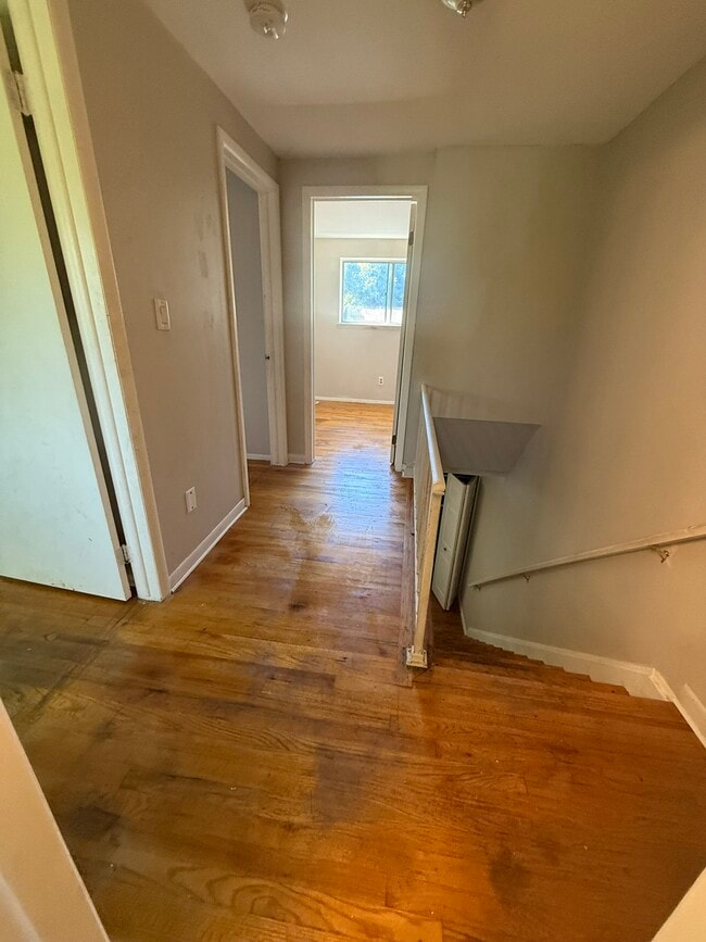 Building Photo - 105 S Christine Cir