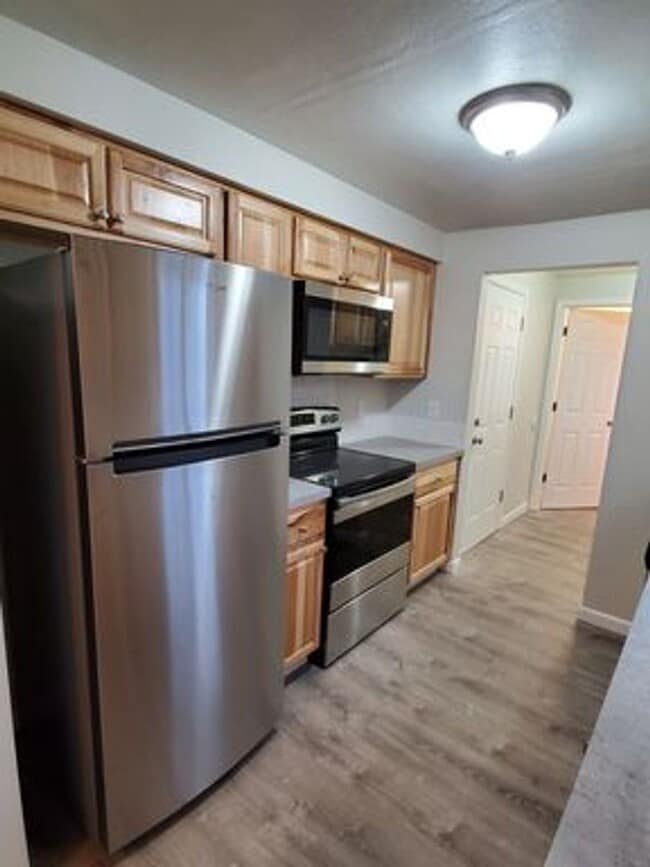 Building Photo - Fully Remodeled 3 Bedroom Townhome!
