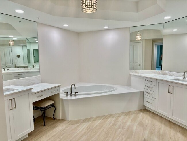 Building Photo - 1060 Borghese Ln