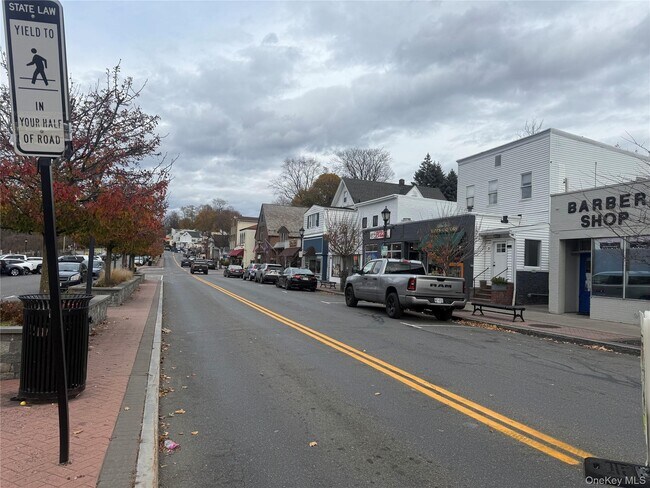 Building Photo - 260 Gainsborg Ave