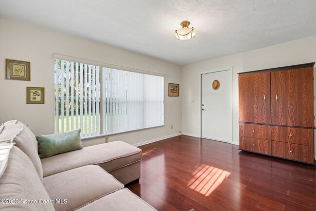 Building Photo - 108 Delvalle St