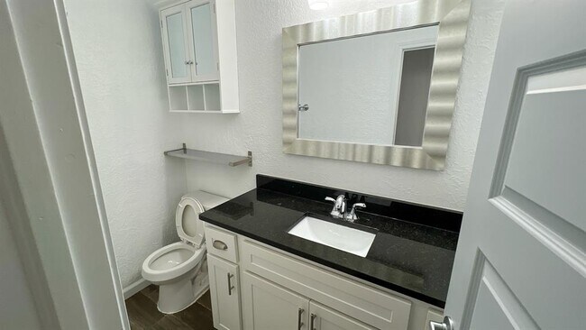 Building Photo - 8401 Azurewood Dr