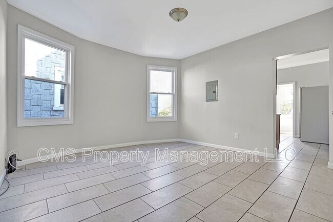 Building Photo - 142-144 Seymour Ave