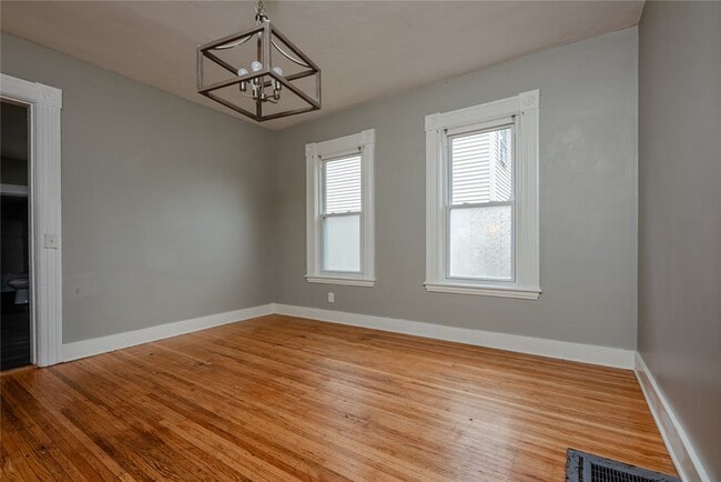 Building Photo - 144 Adams St