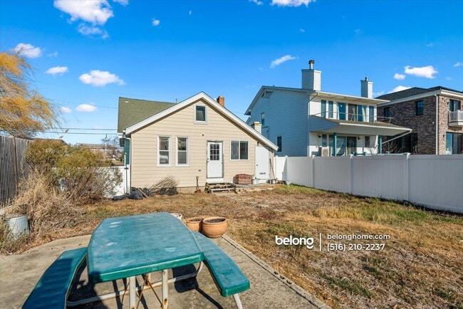 Building Photo - 2 Pirates Cove