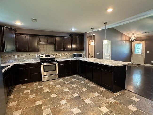 Building Photo - Well Maintained 3 Bed 2 Bath w/ Fence in Waynesville