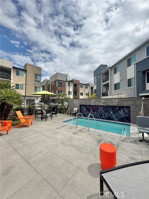 Building Photo - 960 N Tangent Privado