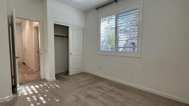 Building Photo - 26149 Park Ave