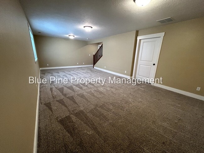 Building Photo - 690 Carriagegate Ln