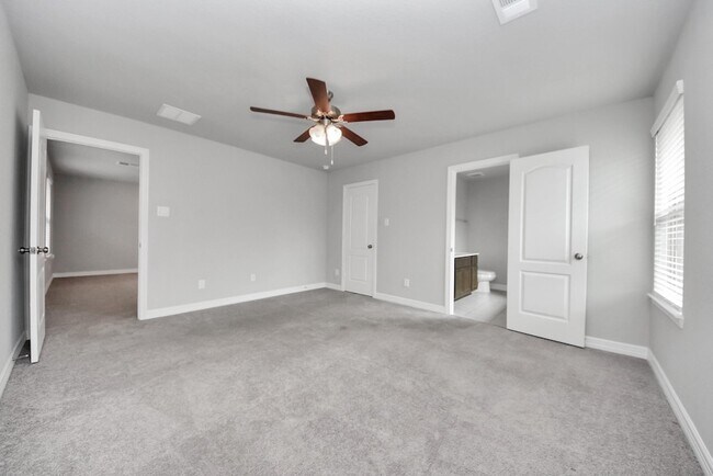 Building Photo - 196 Chestnut Meadow Dr