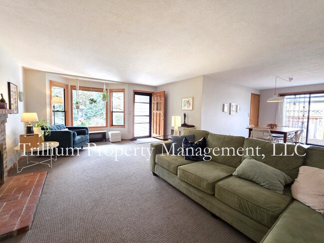 Building Photo - 110 SE 65th Ave