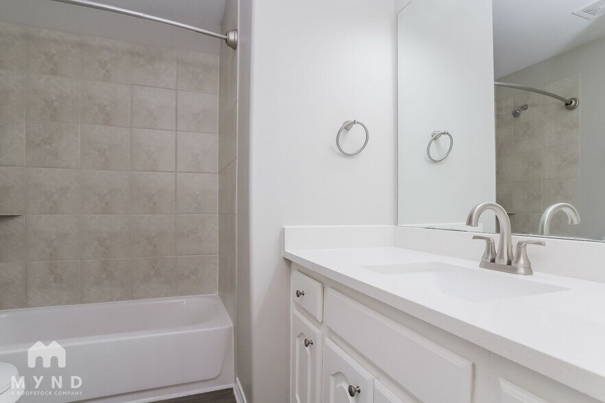 Building Photo - 22902 Creekside Gate Ct