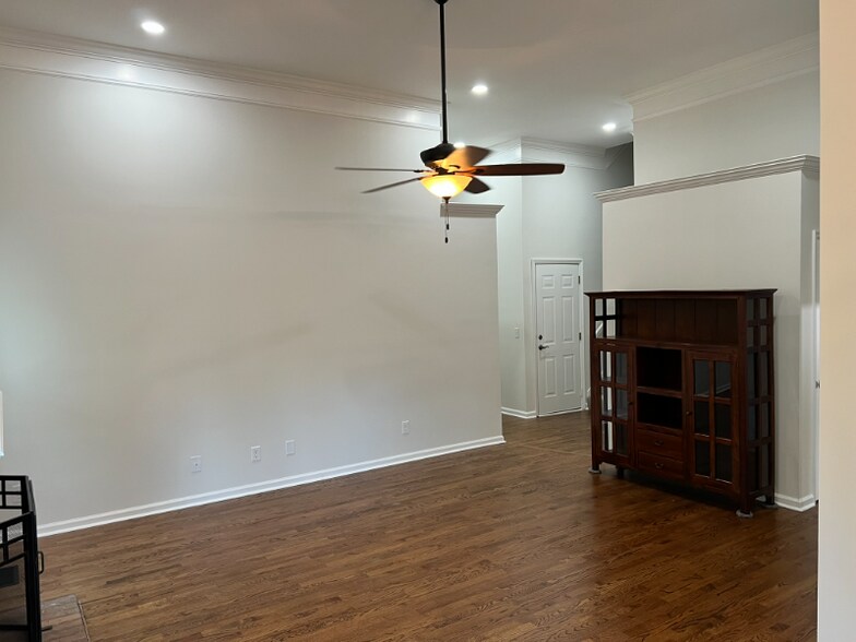 Building Photo - 2686 Douglas Ln