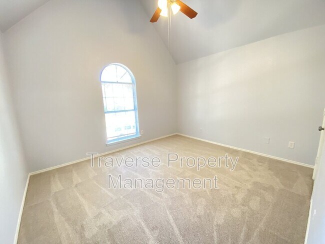 Building Photo - 4150 Briar Hill Dr