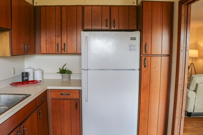 Building Photo - 1913 Douglas Ave